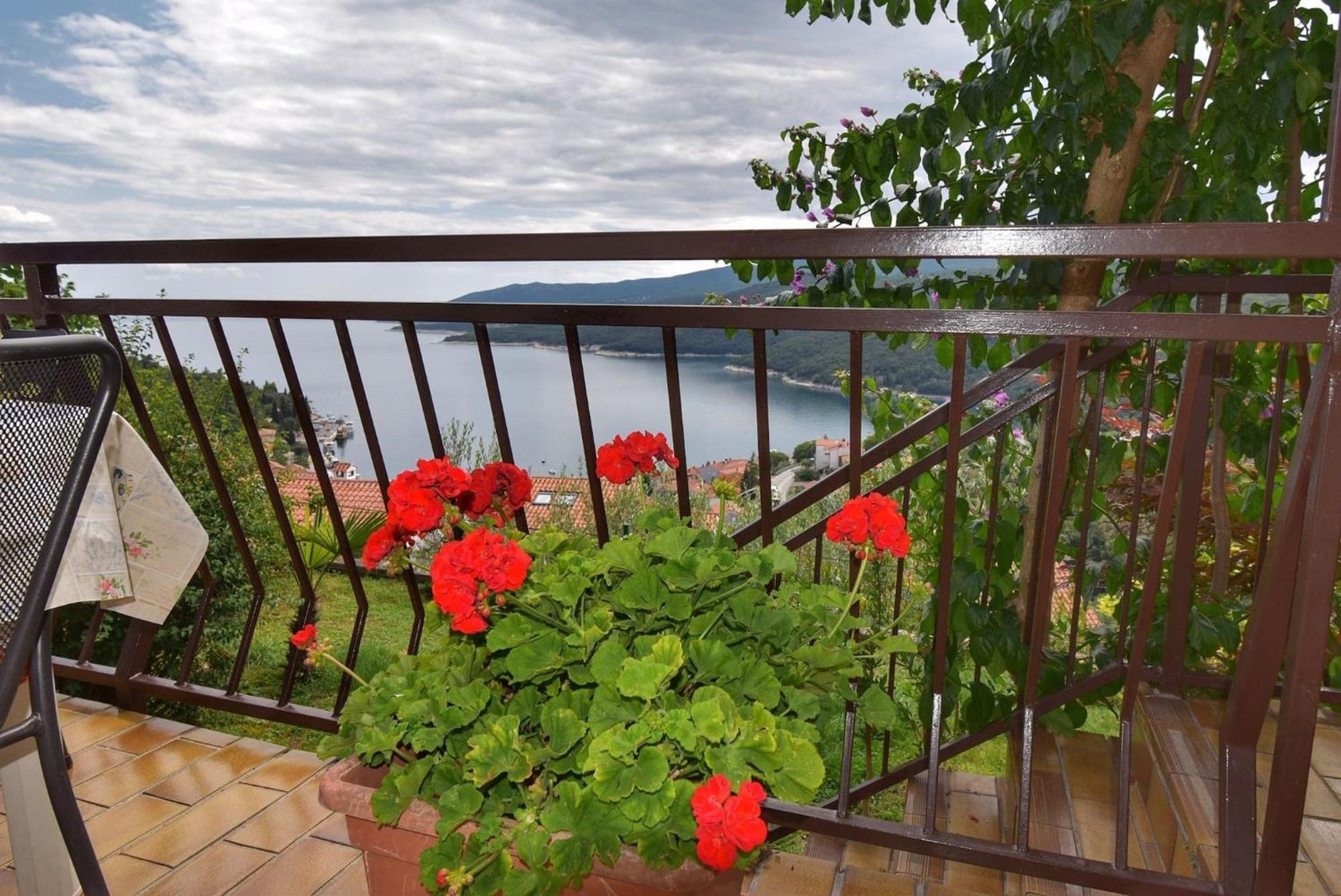 Apartment Neda In Rabac With Bay View エクステリア 写真